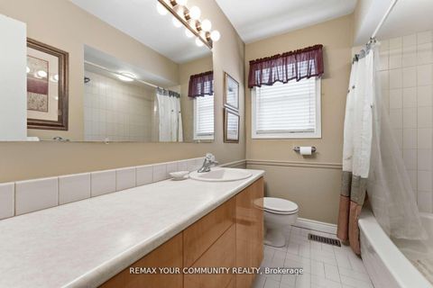 Photo 16 at 154 Hollingsworth Drive, King City, King