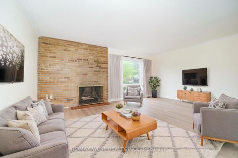Photo 1 at 5 Cromarty Drive, Kipling, Toronto