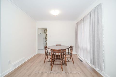 Photo 3 at 5 Cromarty Drive, Kipling, Toronto