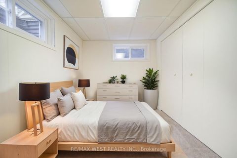 Photo 7 at 5 Cromarty Drive, Kipling, Toronto