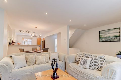 Photo 7 at 70 - 441 Military Trail, Morningside, Toronto