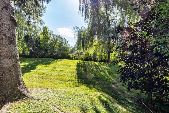 Photo 13 at 62 Thorny Vineway, Bayview Village, Toronto