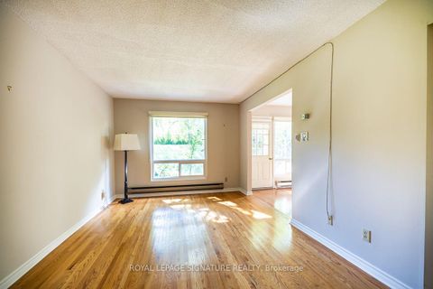 Photo 2 at 62 Thorny Vineway, Bayview Village, Toronto
