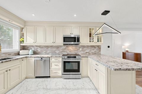 Photo 15 at 162 Laverock Avenue, Mill Pond, Richmond Hill