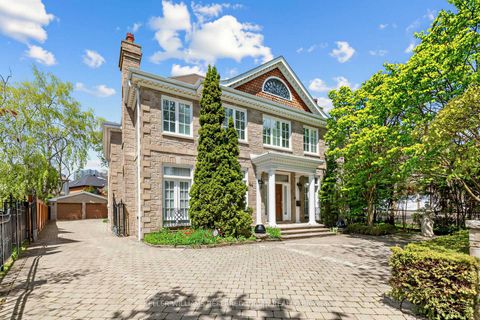 Photo 2 at 44 Cotswold Crescent, Windfields, Toronto