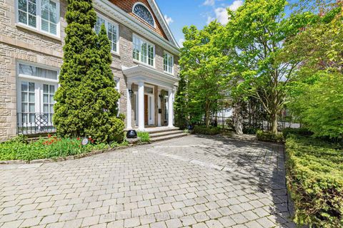 Photo 3 at 44 Cotswold Crescent, Windfields, Toronto