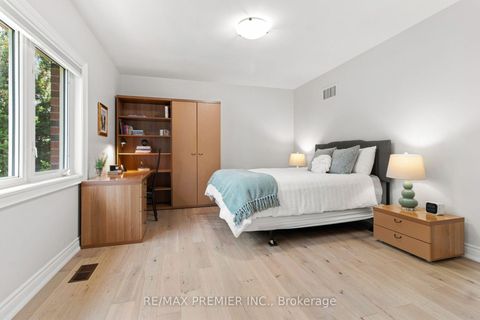 Photo 24 at 19 Stockdale Crescent, North Richvale, Richmond Hill