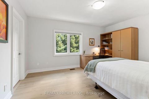 Photo 25 at 19 Stockdale Crescent, North Richvale, Richmond Hill