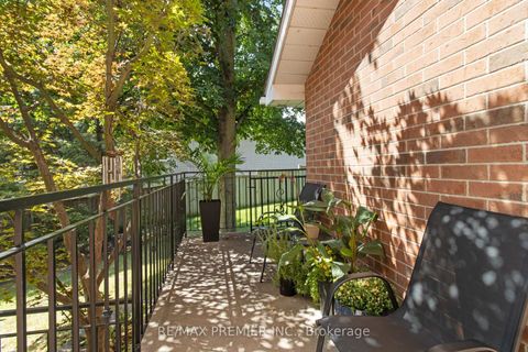 Photo 39 at 19 Stockdale Crescent, North Richvale, Richmond Hill