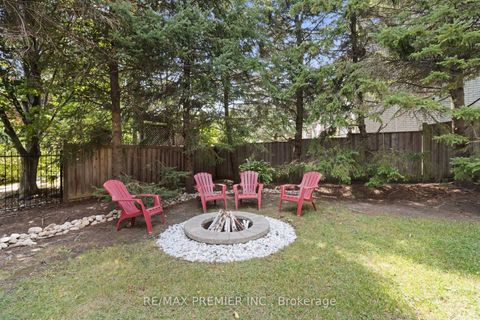 Photo 40 at 19 Stockdale Crescent, North Richvale, Richmond Hill