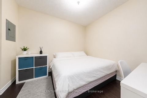 Photo 1 at 404 - 761 Bay Street, Bay Street Corridor, Toronto