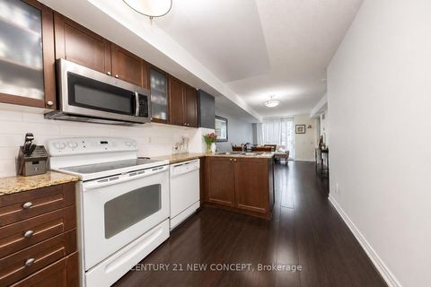 Photo 2 at 404 - 761 Bay Street, Bay Street Corridor, Toronto