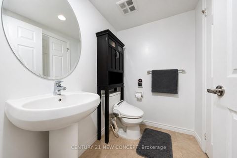 Photo 4 at 404 - 761 Bay Street, Bay Street Corridor, Toronto