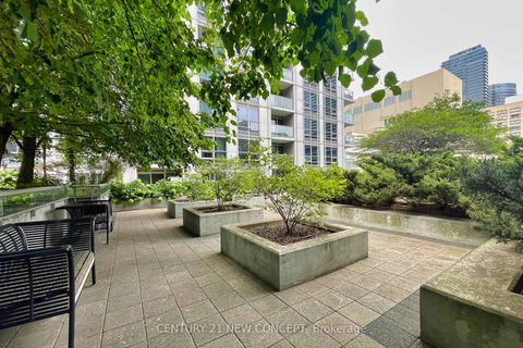 Photo 14 at 404 - 761 Bay Street, Bay Street Corridor, Toronto