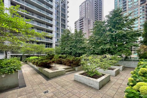 Photo 16 at 404 - 761 Bay Street, Bay Street Corridor, Toronto