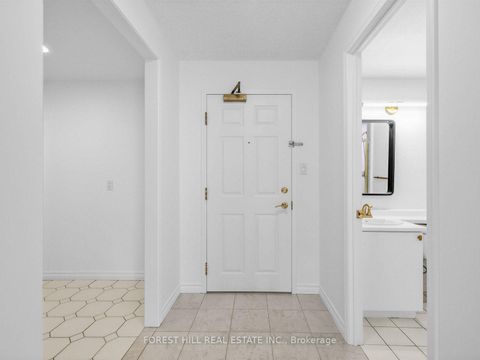 Photo 2 at 302 - 1818 Bayview Avenue, Mount Pleasant East, Toronto