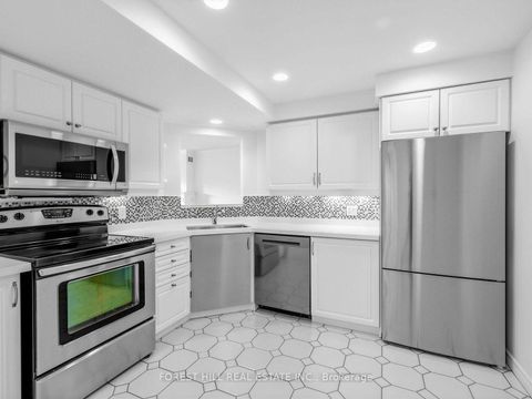 Photo 6 at 302 - 1818 Bayview Avenue, Mount Pleasant East, Toronto