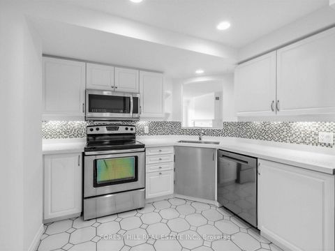 Photo 7 at 302 - 1818 Bayview Avenue, Mount Pleasant East, Toronto