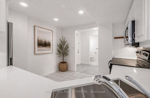 Photo 8 at 302 - 1818 Bayview Avenue, Mount Pleasant East, Toronto