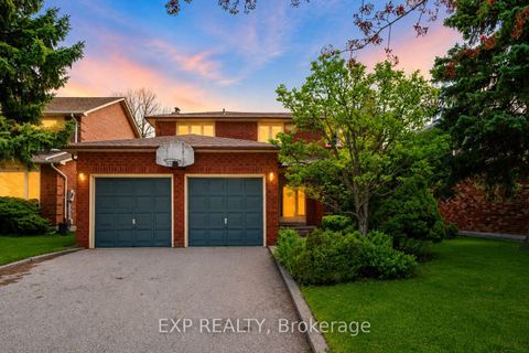 Photo 2 at 51 Sanderson Crescent, North Richvale, Richmond Hill