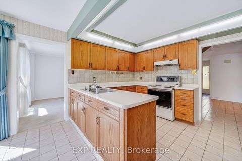 Photo 9 at 51 Sanderson Crescent, North Richvale, Richmond Hill