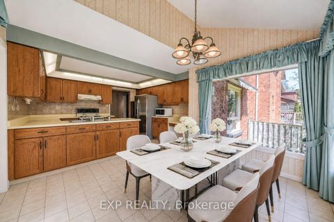 Photo 11 at 51 Sanderson Crescent, North Richvale, Richmond Hill