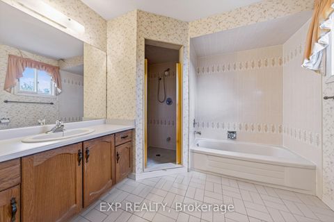 Photo 24 at 51 Sanderson Crescent, North Richvale, Richmond Hill