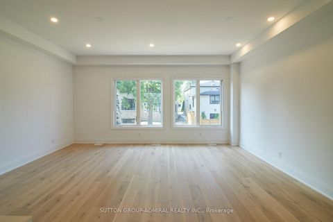 Photo 1 at 18 Direzze Court, Mill Pond, Richmond Hill