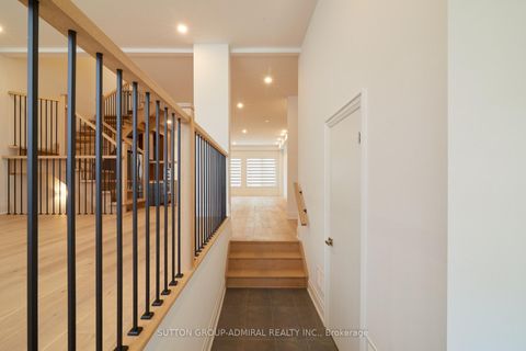 Photo 4 at 18 Direzze Court, Mill Pond, Richmond Hill