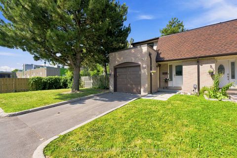 Photo 1 at 32 - 11 Livonia Place, Morningside, Toronto