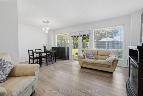 Photo 4 at 32 - 11 Livonia Place, Morningside, Toronto