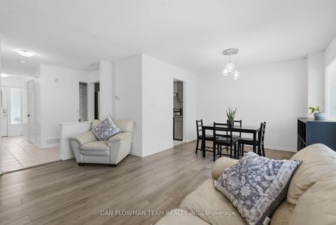 Photo 6 at 32 - 11 Livonia Place, Morningside, Toronto
