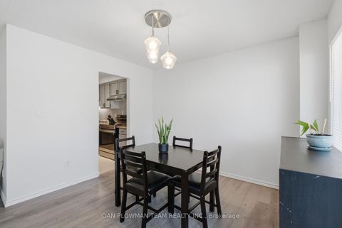 Photo 7 at 32 - 11 Livonia Place, Morningside, Toronto