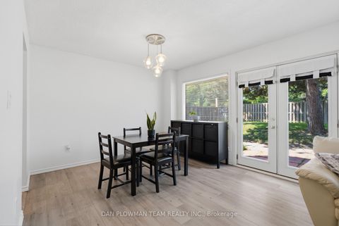 Photo 8 at 32 - 11 Livonia Place, Morningside, Toronto
