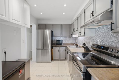 Photo 9 at 32 - 11 Livonia Place, Morningside, Toronto