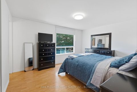 Photo 13 at 32 - 11 Livonia Place, Morningside, Toronto
