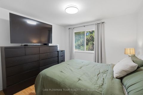 Photo 19 at 32 - 11 Livonia Place, Morningside, Toronto