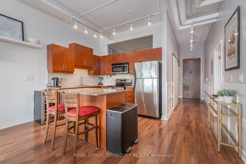 Photo 7 at 707 - 2 Fieldway Road, City Centre West, Toronto