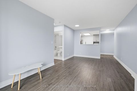 Photo 0 at 913 - 8 Lee Centre Drive, Woburn, Toronto