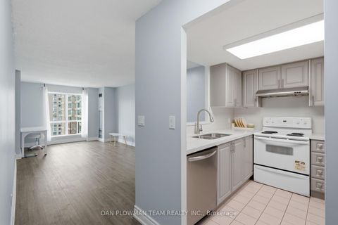 Photo 5 at 913 - 8 Lee Centre Drive, Woburn, Toronto
