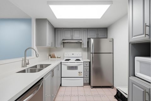 Photo 6 at 913 - 8 Lee Centre Drive, Woburn, Toronto
