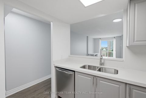 Photo 8 at 913 - 8 Lee Centre Drive, Woburn, Toronto
