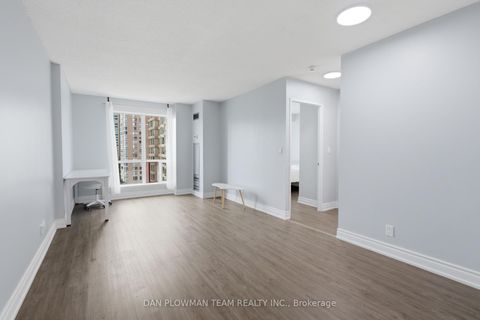 Photo 9 at 913 - 8 Lee Centre Drive, Woburn, Toronto