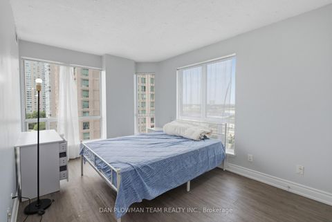 Photo 10 at 913 - 8 Lee Centre Drive, Woburn, Toronto