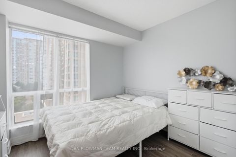 Photo 11 at 913 - 8 Lee Centre Drive, Woburn, Toronto