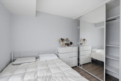 Photo 12 at 913 - 8 Lee Centre Drive, Woburn, Toronto