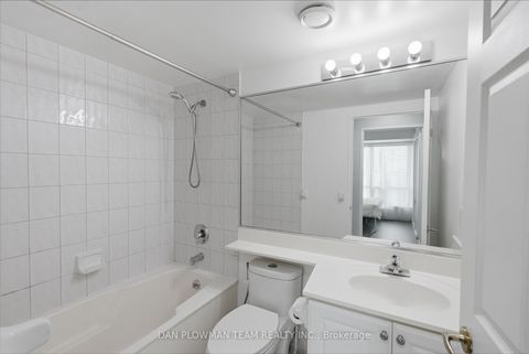 Photo 13 at 913 - 8 Lee Centre Drive, Woburn, Toronto