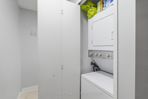 Photo 14 at 913 - 8 Lee Centre Drive, Woburn, Toronto