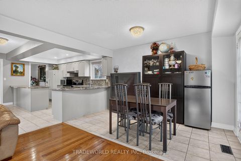 Photo 11 at 68 Grand Valley Boulevard, Vellore Village, Vaughan