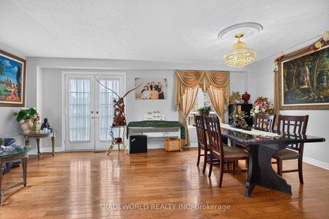 Photo 13 at 68 Grand Valley Boulevard, Vellore Village, Vaughan